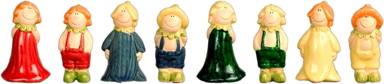Acht Figuren in den vier Farben Rot, Blau, Gelb und Grün